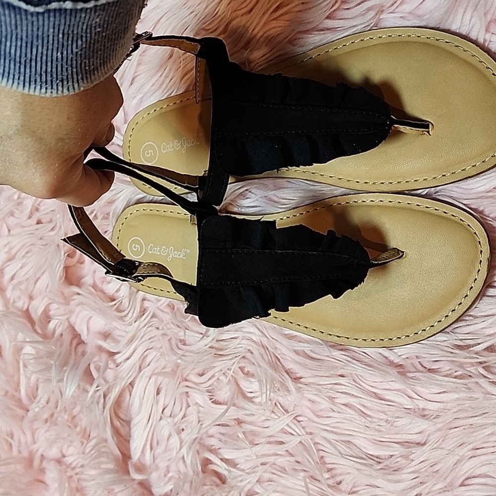 Cat & Jack Black thong sandal Size 5
